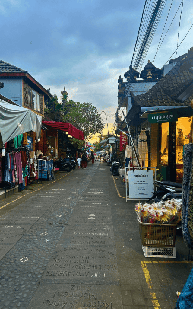 The souvenir market on Jl Kajeng