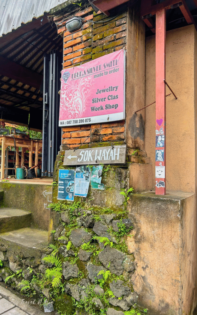 Signs where the road splits into two parts to get to the rice terraces
