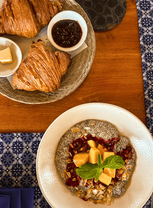 Best Breakfast in Ubud: 12 Cafés for Smoothie Bowls, Eggs & More