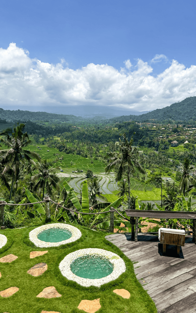 Koli Koli Bali is a popular restaurants in Sidemen.